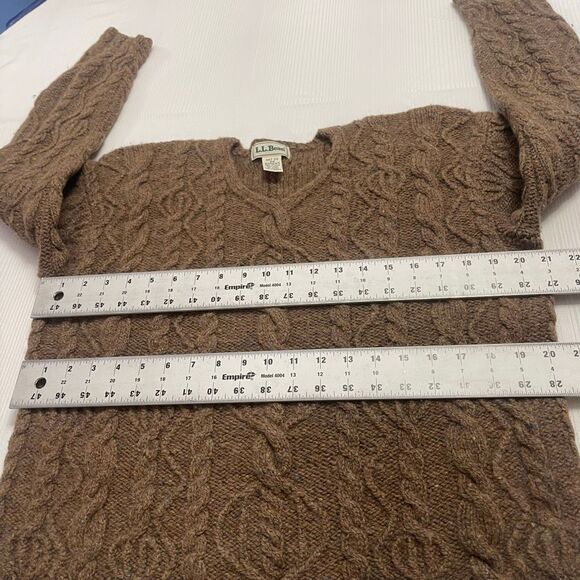 L.L. Bean Women’s Brown VTG Cable Knit Wool Sweater Size Small - Picture 4 of 7